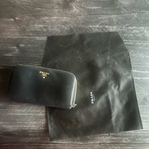 Prada saffiano black leather continental wallet GUC with dustbag - Picture 8 of 8